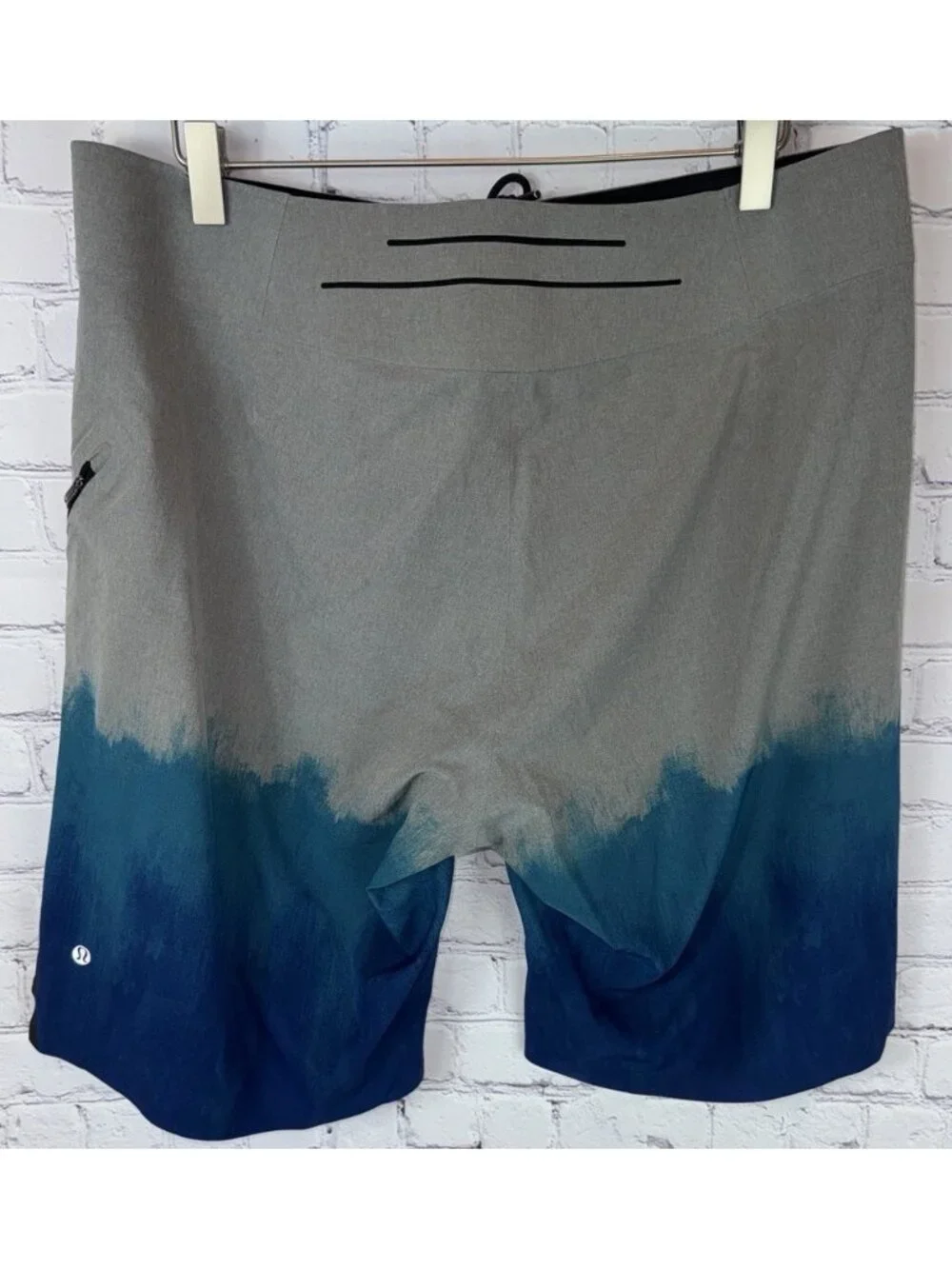 LULULEMON Men’s Size 36 Board Shorts Trunks Gray Blue Ombré Swim Suit Waves